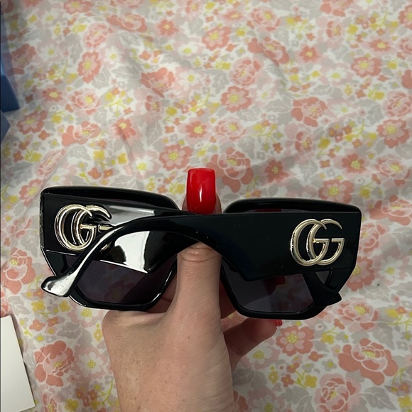 Authentic Gucci Black Sunglasses with Gold GG Accents GG0956S - Picture 3 of 8